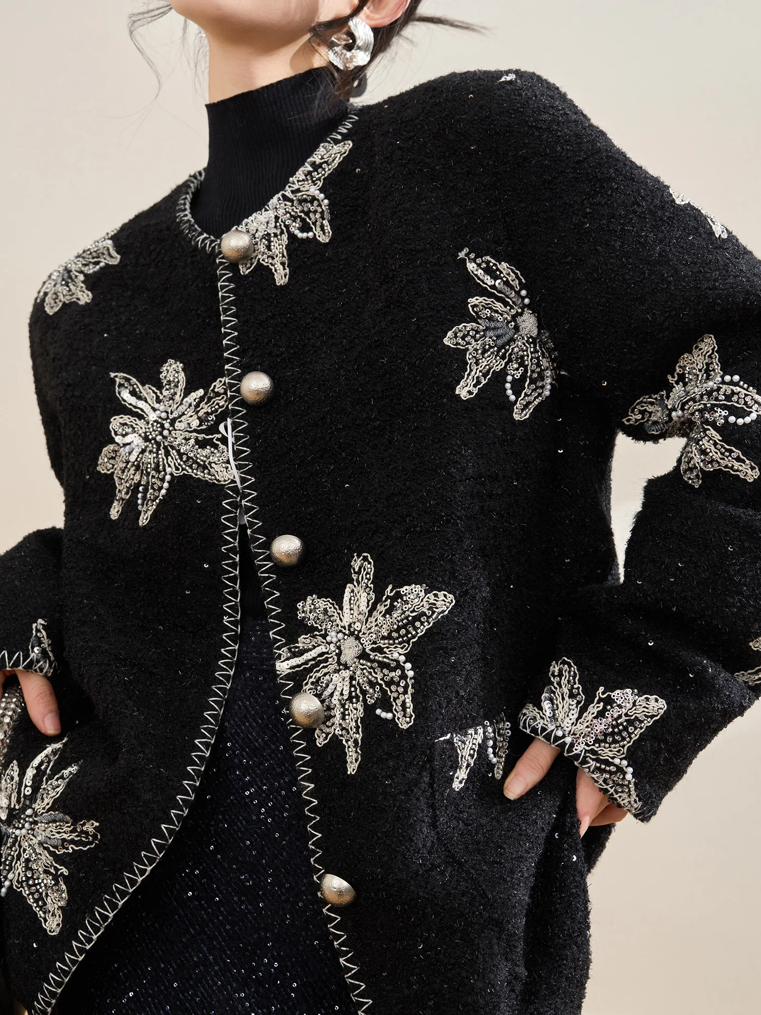 

New Chinese Sle round Ne Embroidered Bead Jaet Women's Beautiful High End Top Flowing Era 2025 New Arrival Commute Sl...