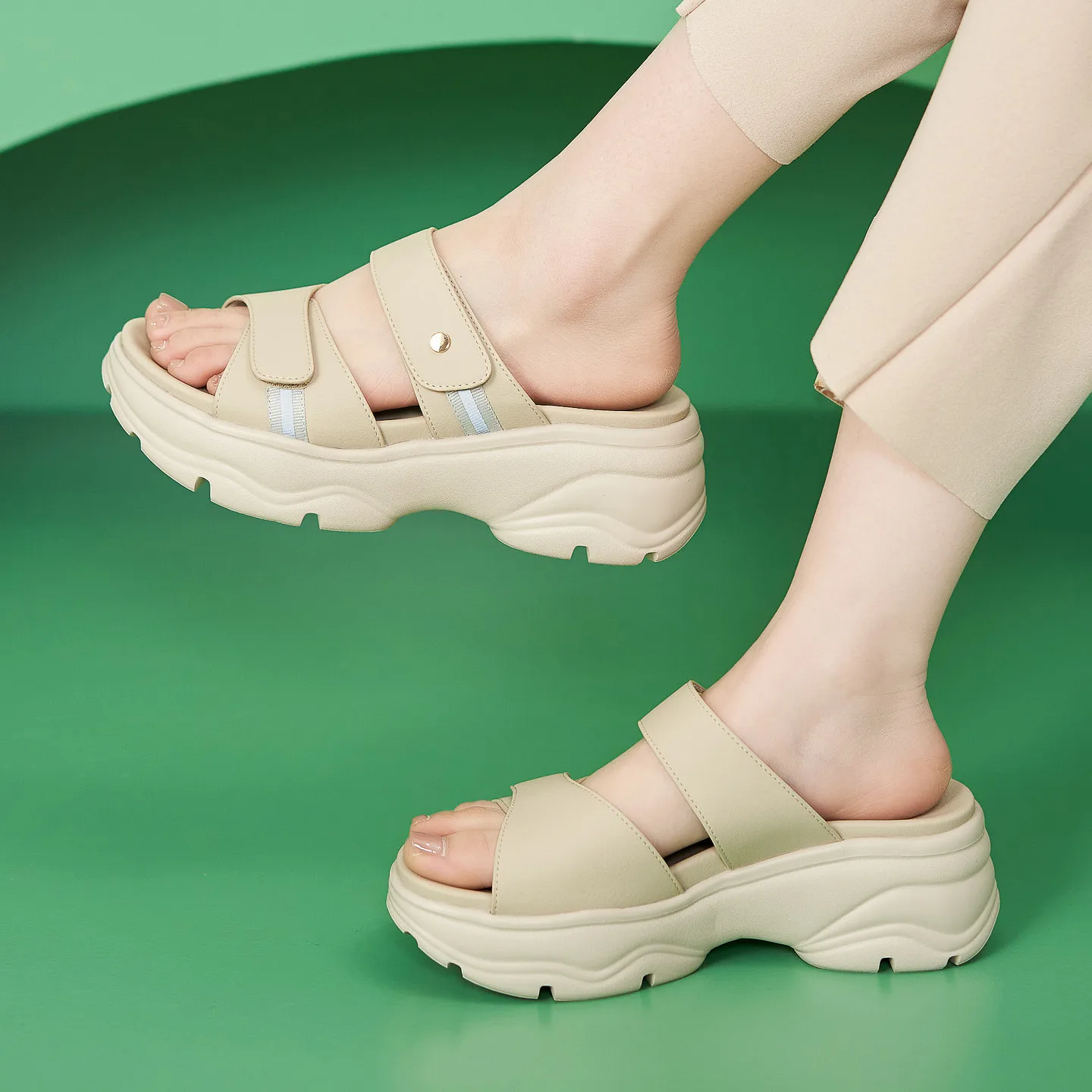 

2026 Summer Women Height Increasing Platform Slides Double Strap Outdoor Beach Shoes