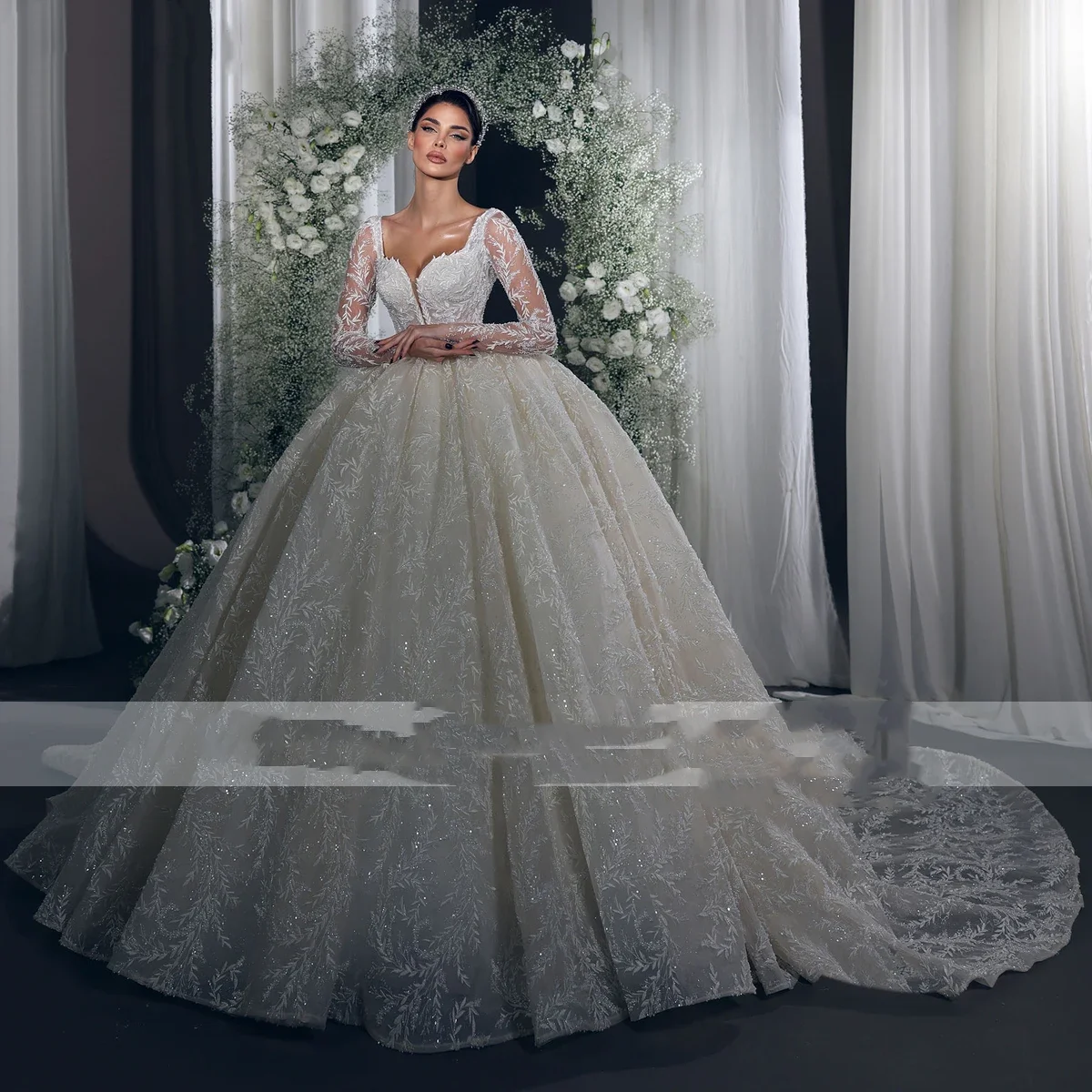 

Flavinke Customized Luxury Sweetheart Long Sleeve Ball Gown Wedding Dresses Exquisite Appliques Court Train Vintage Bridal Gown