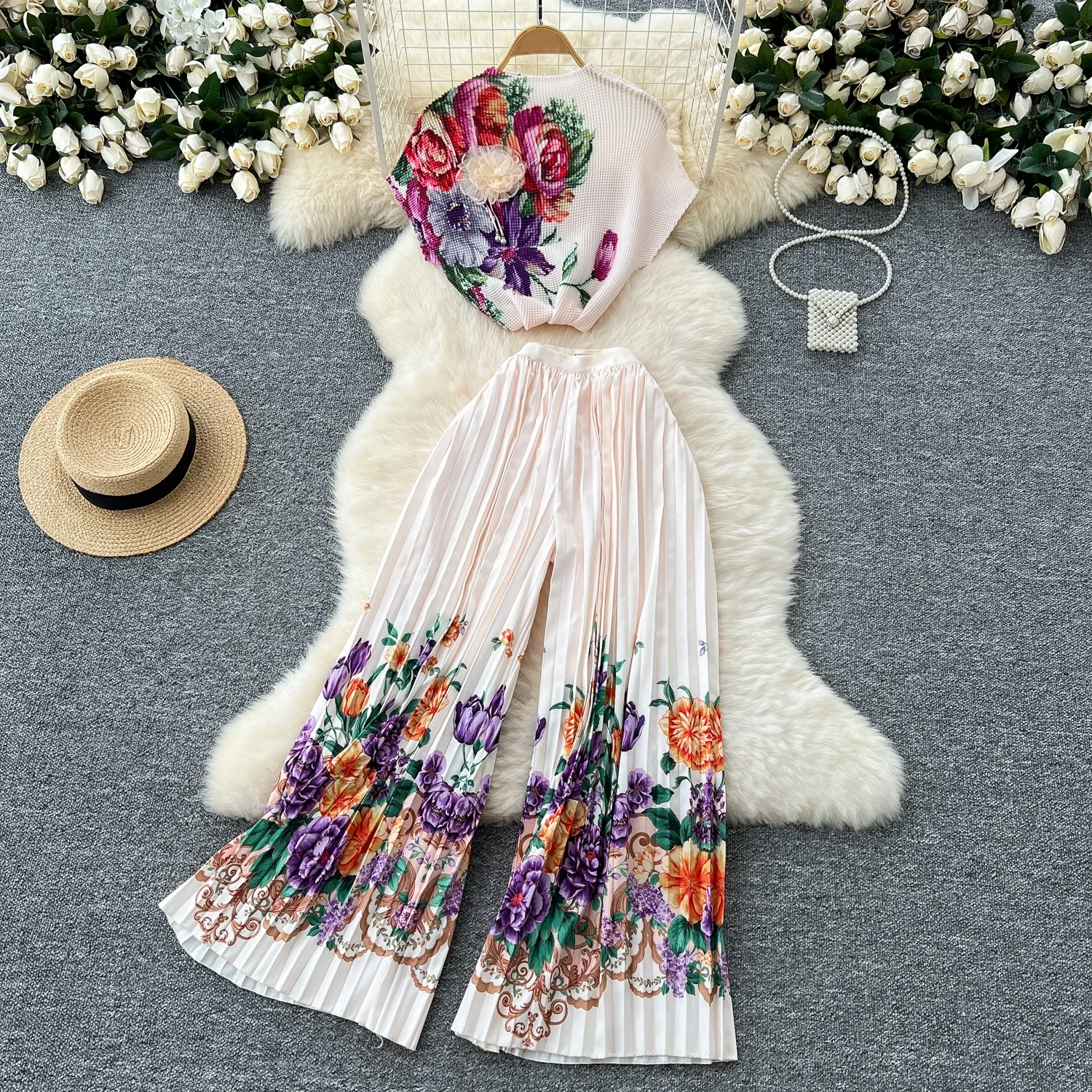 

Clothland Women Sweet Floral Suit Short Sleeve Stretchy Shirt Wide Leg Trousers Pants Cute Summer Two Piece Set TA526