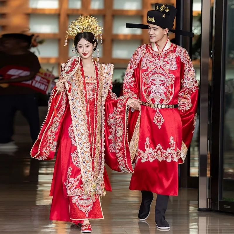 

A complete set of new Chinese-style wedding dresses for couples in the Hanhun style