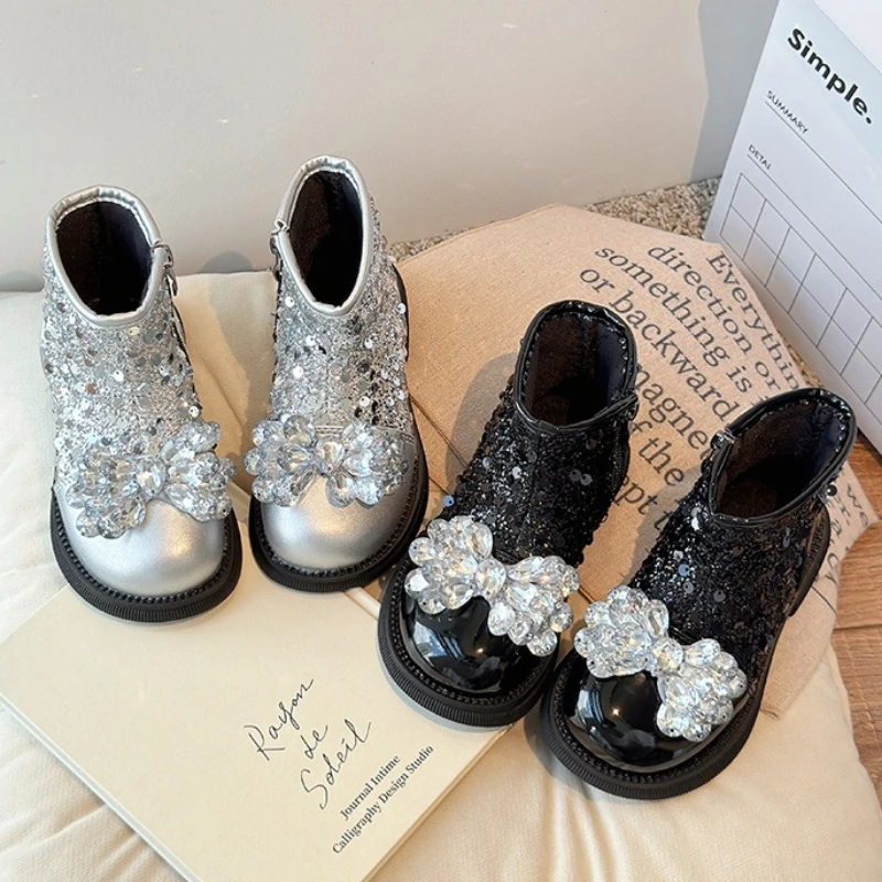 

Зимние детские ботинки, новинка 2024, корейская версия, детские ботинки на плоской подошве, модные нескользящие ботинки принцессы для девочек, осенние короткие сапоги для девочек