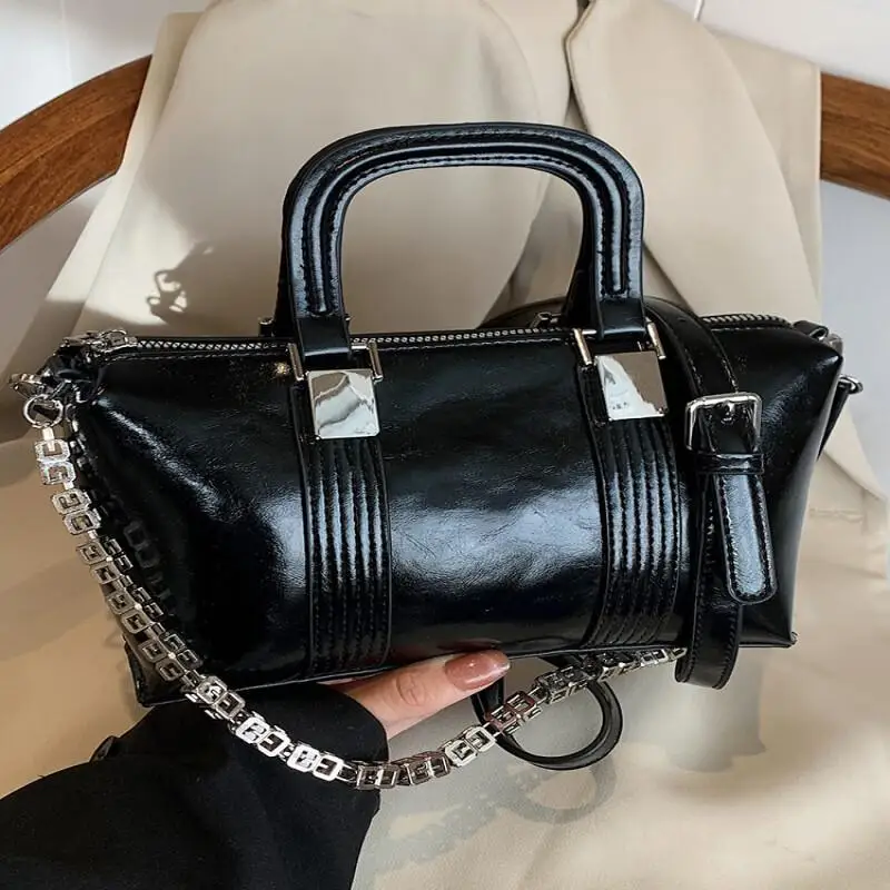 New Model Girl Leather Chain Large Capacity Storage Bag Crossbody Fashion Autumn Collection Trend Commute Handheld Slanted Back