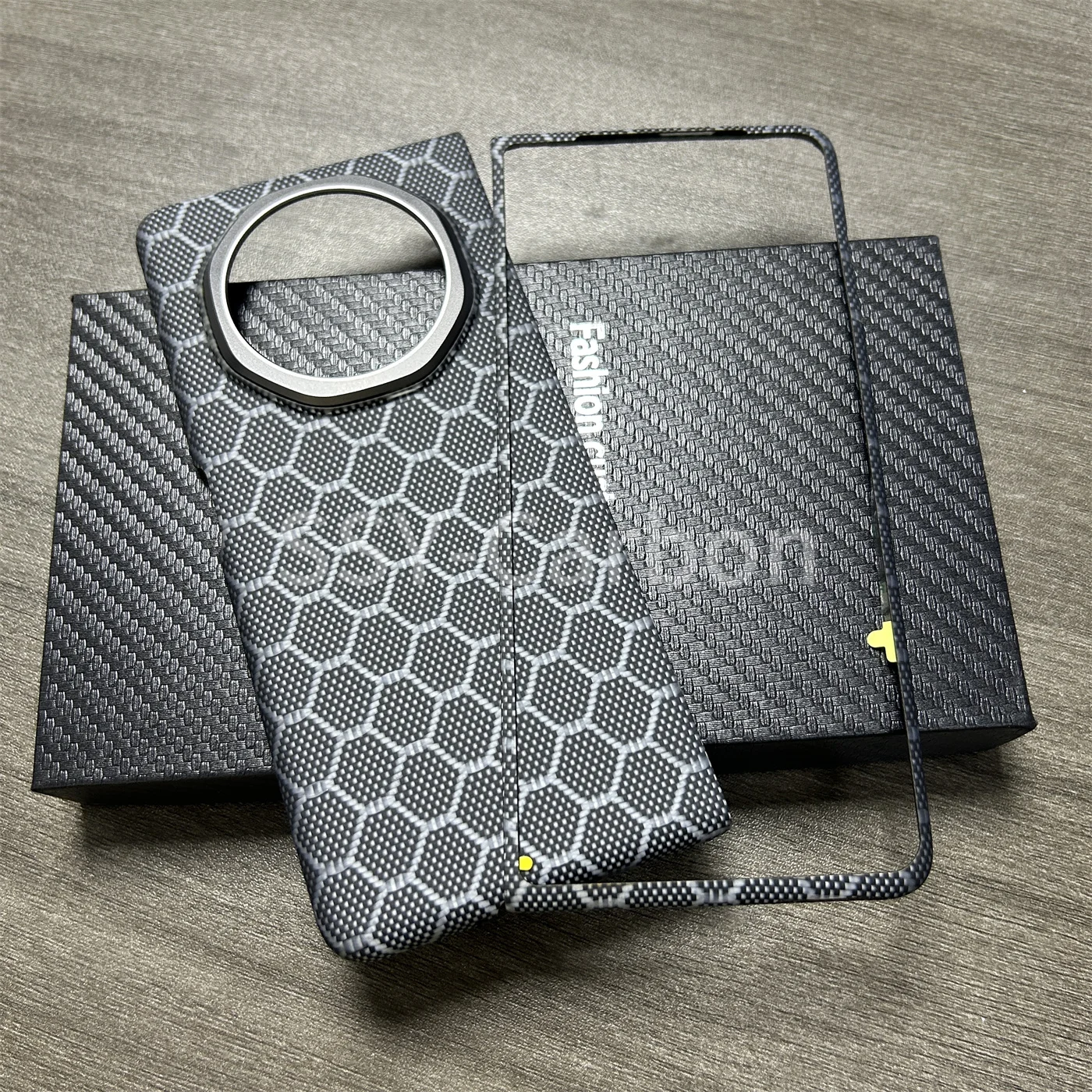 

Real Carbon Magsafe Case for Honor Magic V3 Carbon Fiber Magsafe Aramid Anti-explosion magnetic ring desktop holder