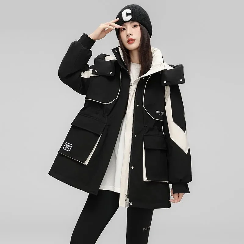 

2025 Winter New Loose Style Pai Overcomes Women's Mid to Long Outdoor Fashion Sports Splicing Color Contrasting Cotton Coat WLF
