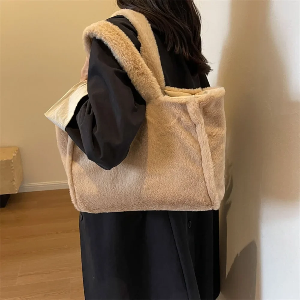 Large Capacity Single Shoulder Plush Tote Bag Fashion Commute 2024 New Fashion Autumn and Winter Fur Bag Carrying