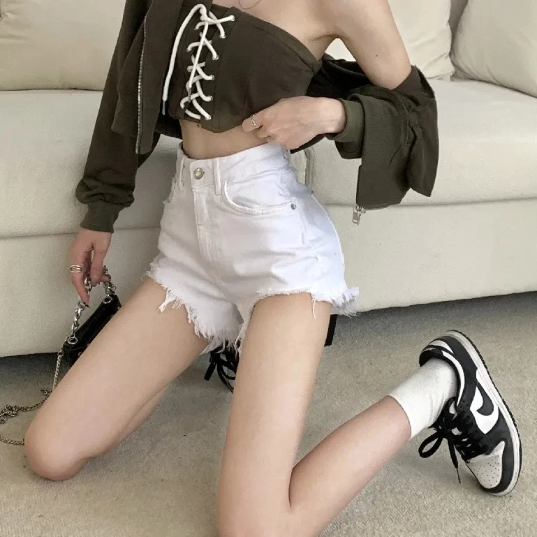 New High Waisted Look Slim Loose A-line Spice Girl Jeans Raw Edge Wearing Hot Pants Ripped White Female Denim Shorts Summer