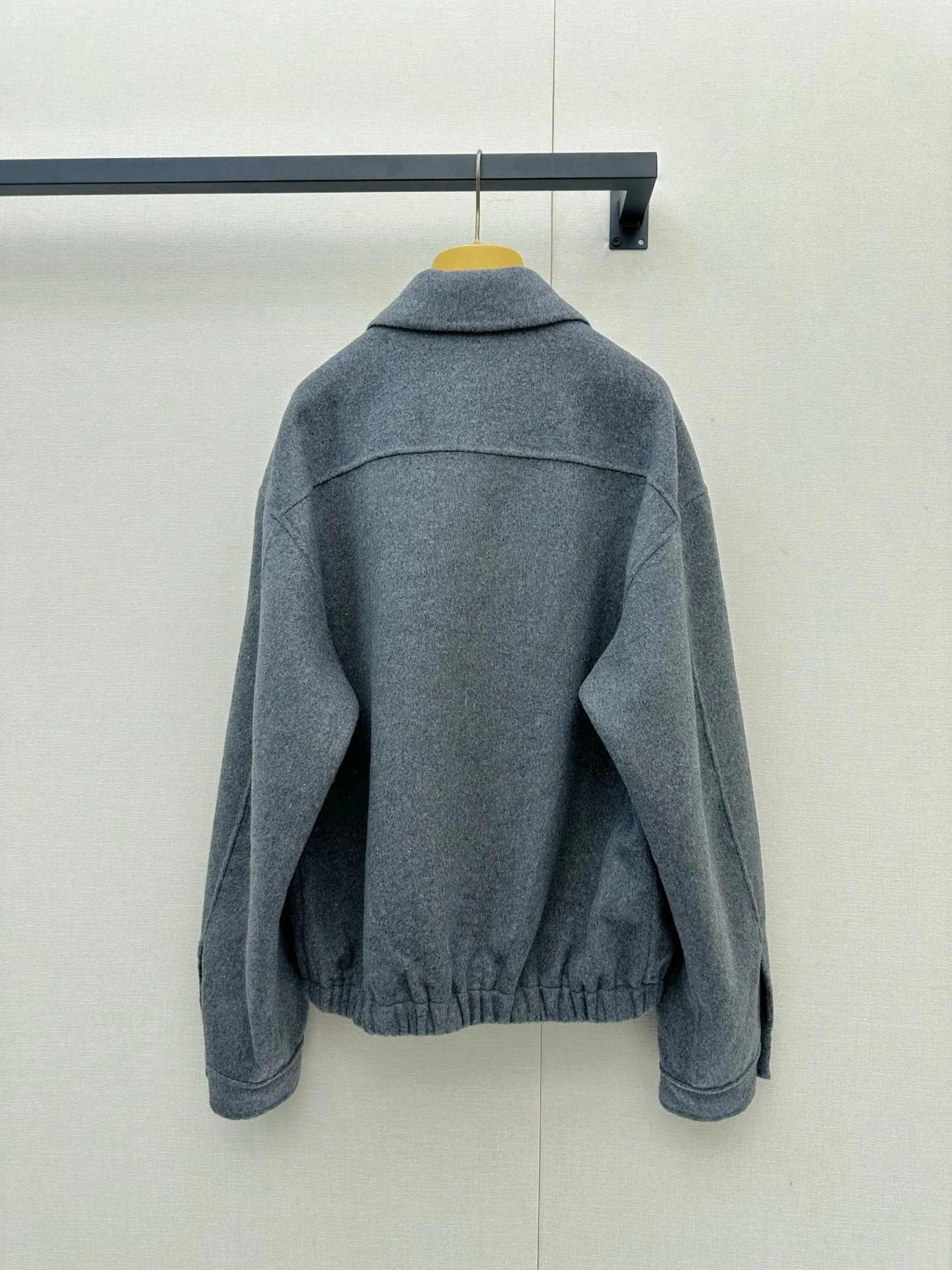 2026 Autumn/Winter New Sports Jacket Top Retro Sports Style Contrasting Striped Design High Quality Simple Casual