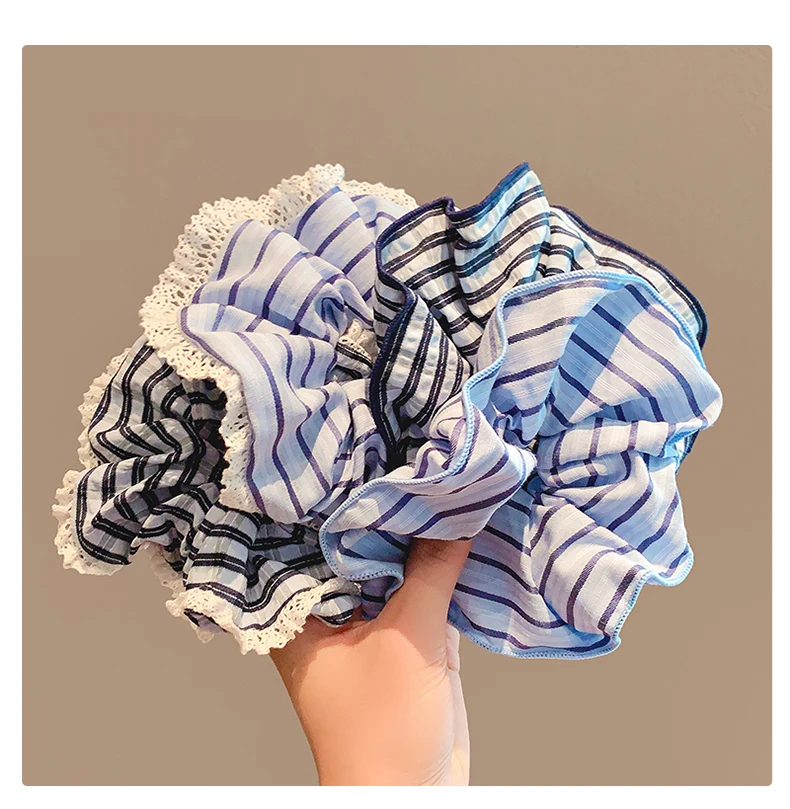 Modisches, blau gestreiftes Haarband für Damen, großes Haarband mit Spitzenbesatz, elastisches Haarband, Haaraccessoires im Preppy-Stil. – Detail 4