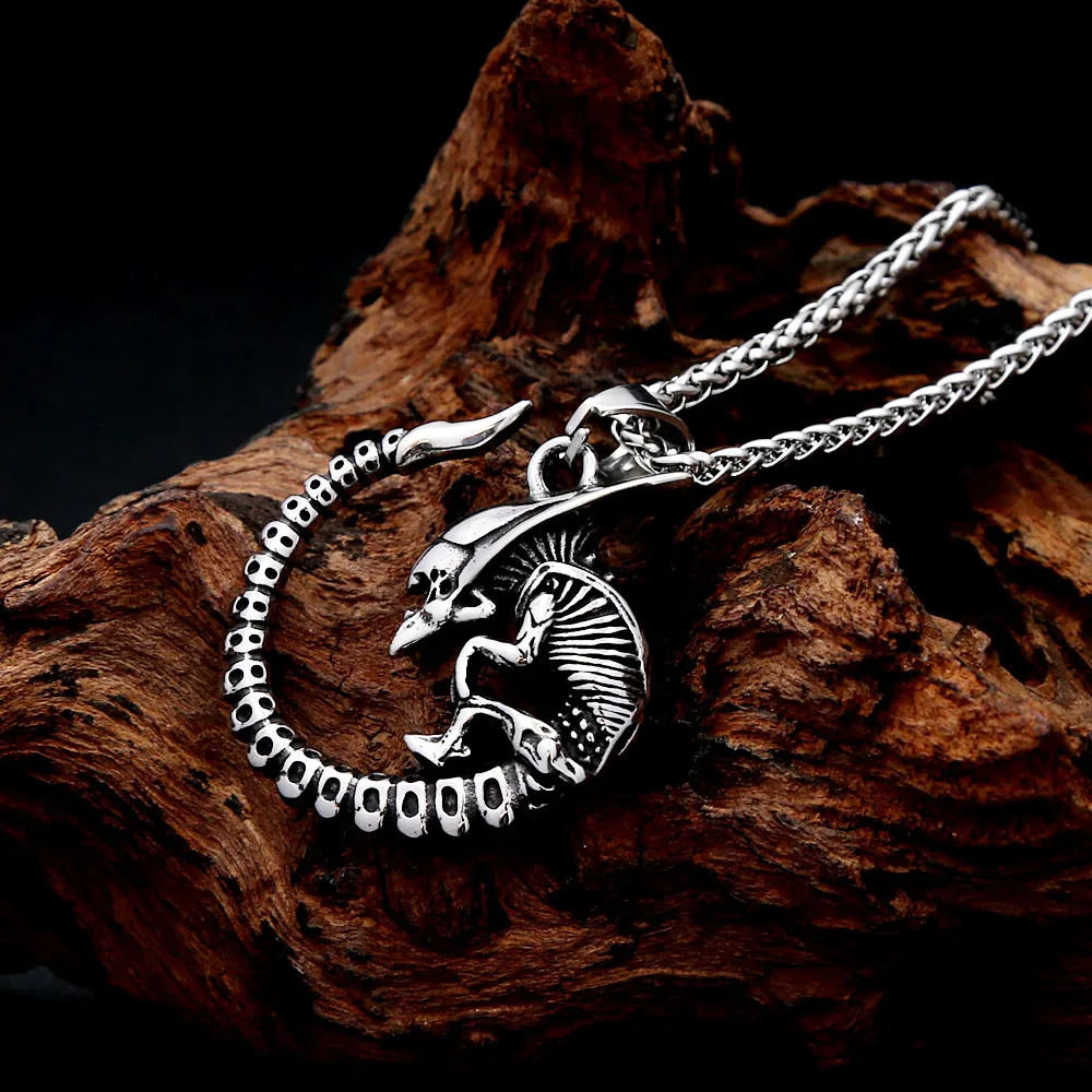 Vintage Outer Space Alien Xenomorph Tail Circle Stainless Steel Pendant Necklace Punk Gothic Horror Movie Theme Unisex Jewelry