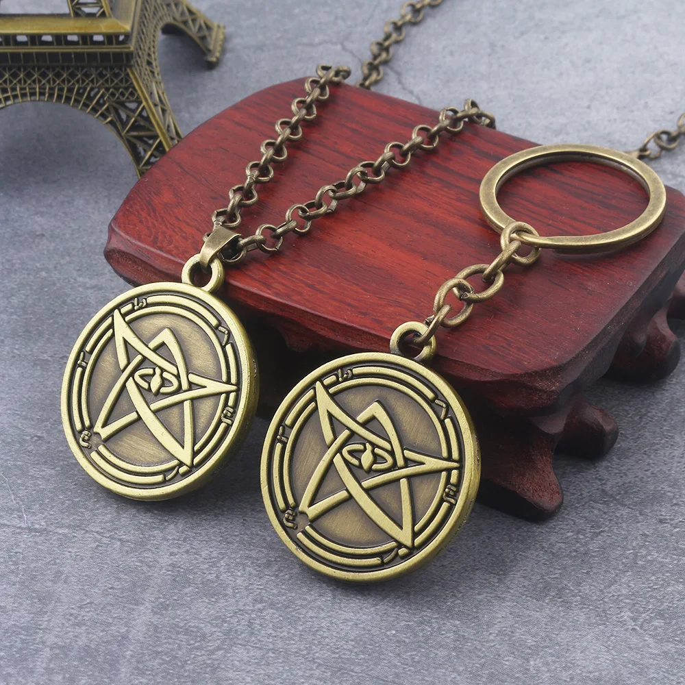 Cthulhu Mythos Necronomicon Star Elder Sign Amulet Keychain Miskatonic University Pendant Key Chain for Women Men Keyring Gift