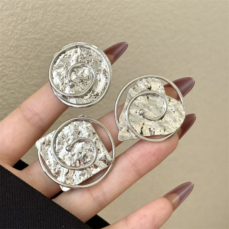 

Metal Pleated Irregular Shaped Rings for Women Exaggerated Personality Punk Big Finger Ring Jewelry Trend Accessory