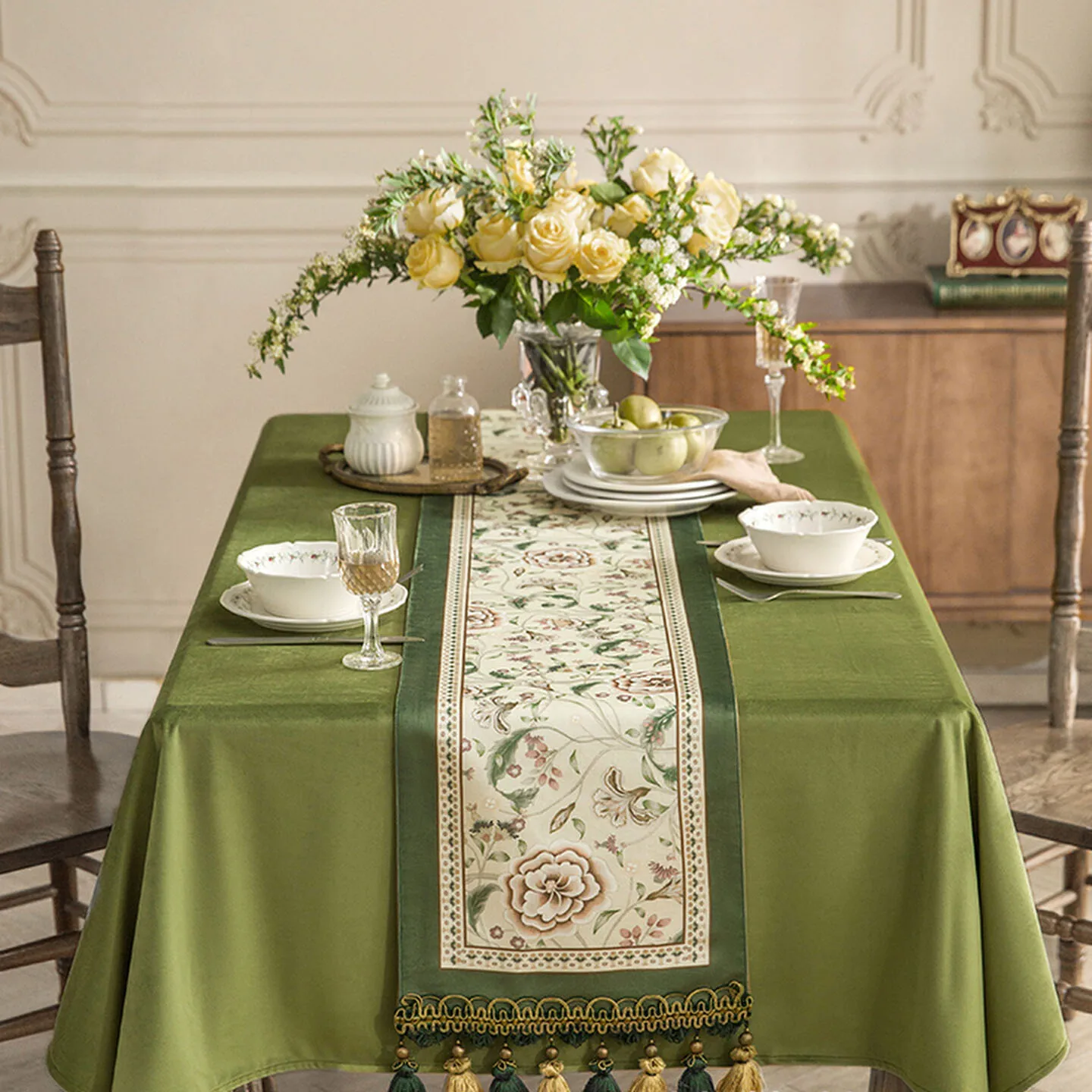 

American Retro Style Short Plush Material Table Runner Cabinet Tassel Table Decoration And Accessories Restaurant Customization