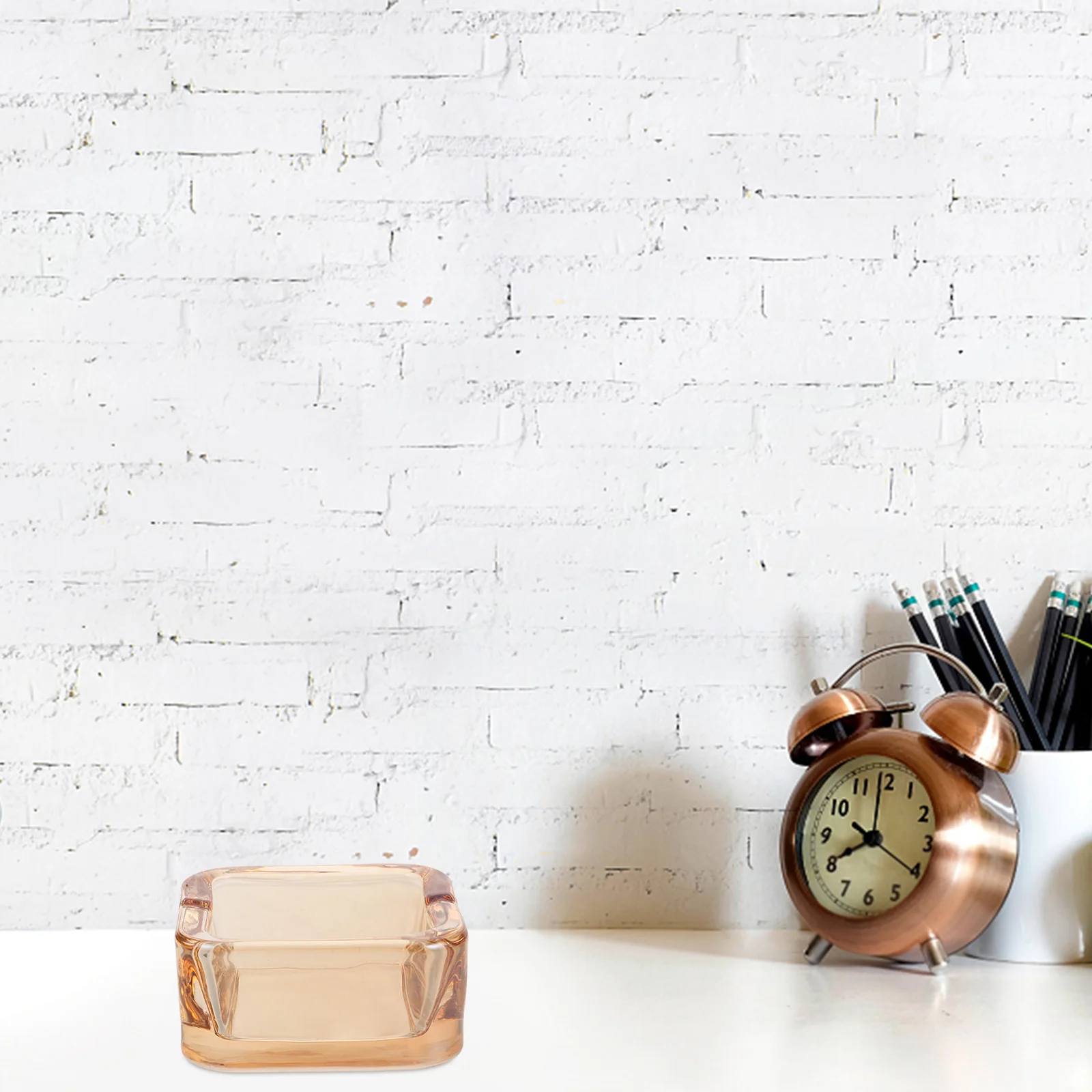 

Glass Modern European Design Transparent Ashtray For Home Office Indoor Outdoor Portable Cigarette Holder