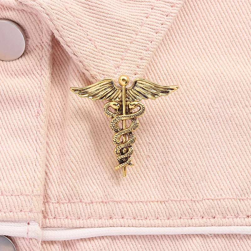Retro Medizinische Caduceus Emaille-Anstecknadeln Medizinsymbol Flügel mit Schlangen Brosche Schmuck Geschenke für Ärzte Krankenschwestern Rucksack Revers Abzeichen – Detail 9