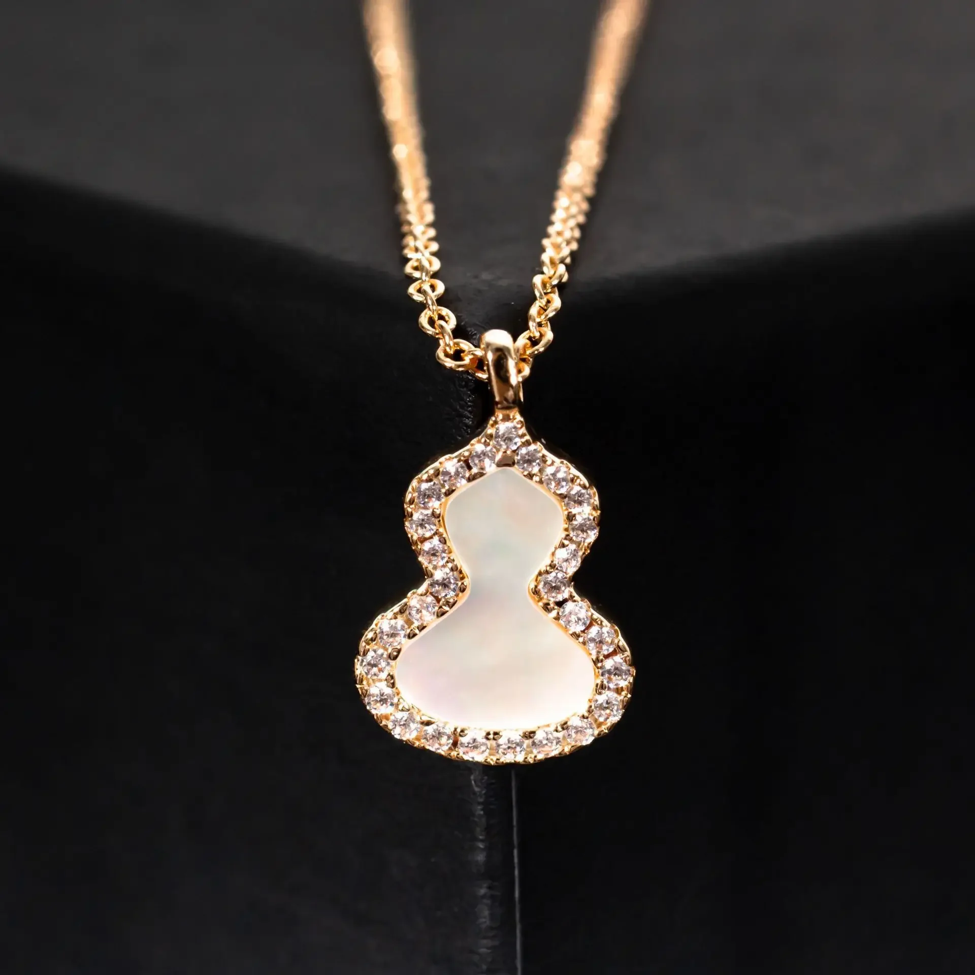 Elegante S925 Sterling Silber Damenhalskette mit Weißem Fritillaria-Diamant und 18k Vergoldeter Schlüsselbein-Kette Premium Feiner Schmuck – Detail 4