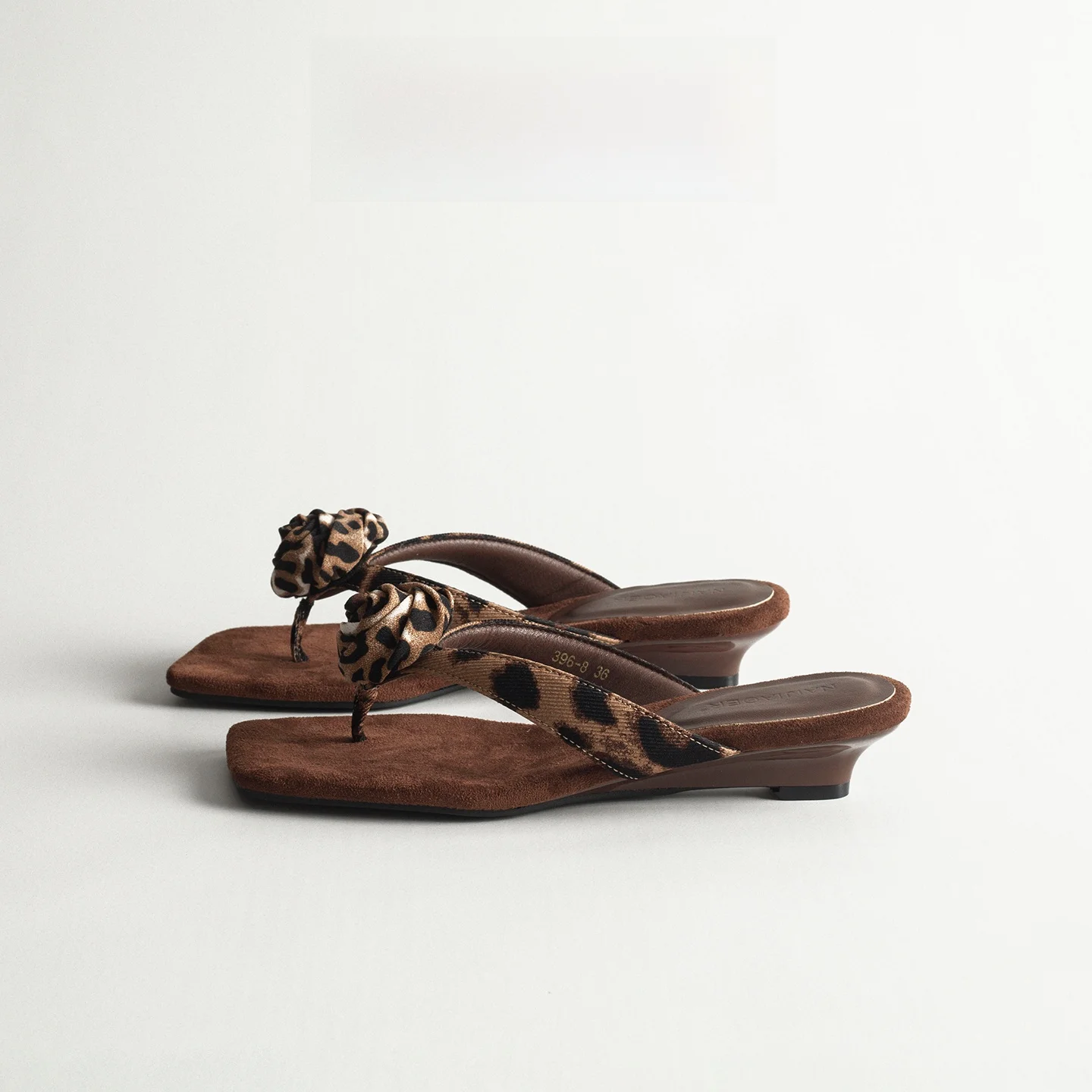 

Retro Floral Platform Buckle Toe Sandals Women's Summer Outdoor Versatile Fashionable Skirt Slippers Beach Sandals