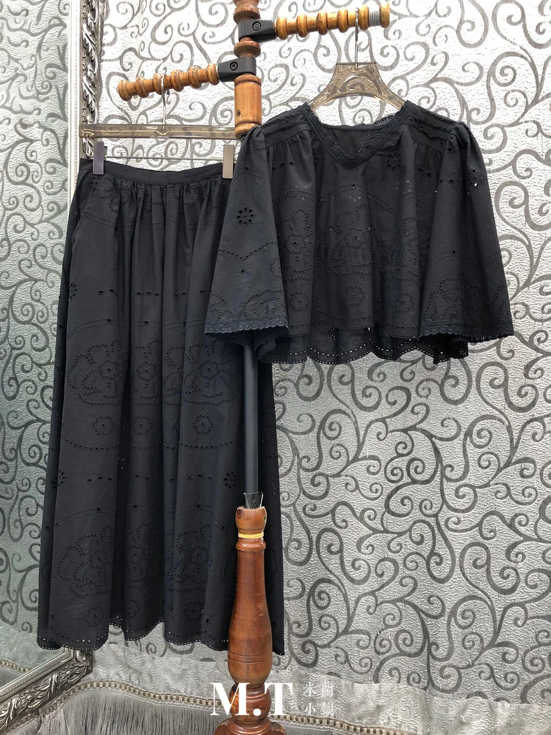 

Elegant V-neck Short Loose Top And Half Skirt Embroidered Set Milan Small Town South Oil High Version Fashionable Commute Style