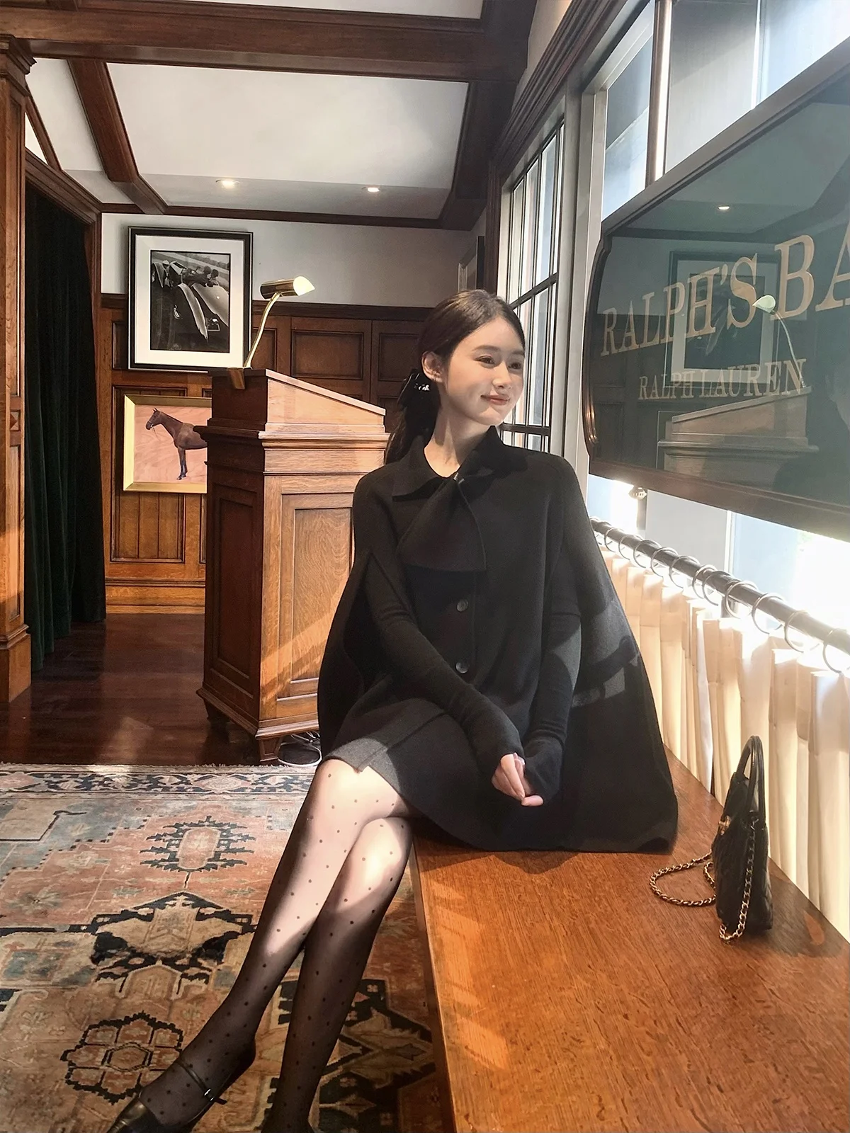 

Элитный вязаный комплект: длинное пальто и юбка. Модная осенняя коллекция. Без бренда, без зарегистрированной торговой марки.