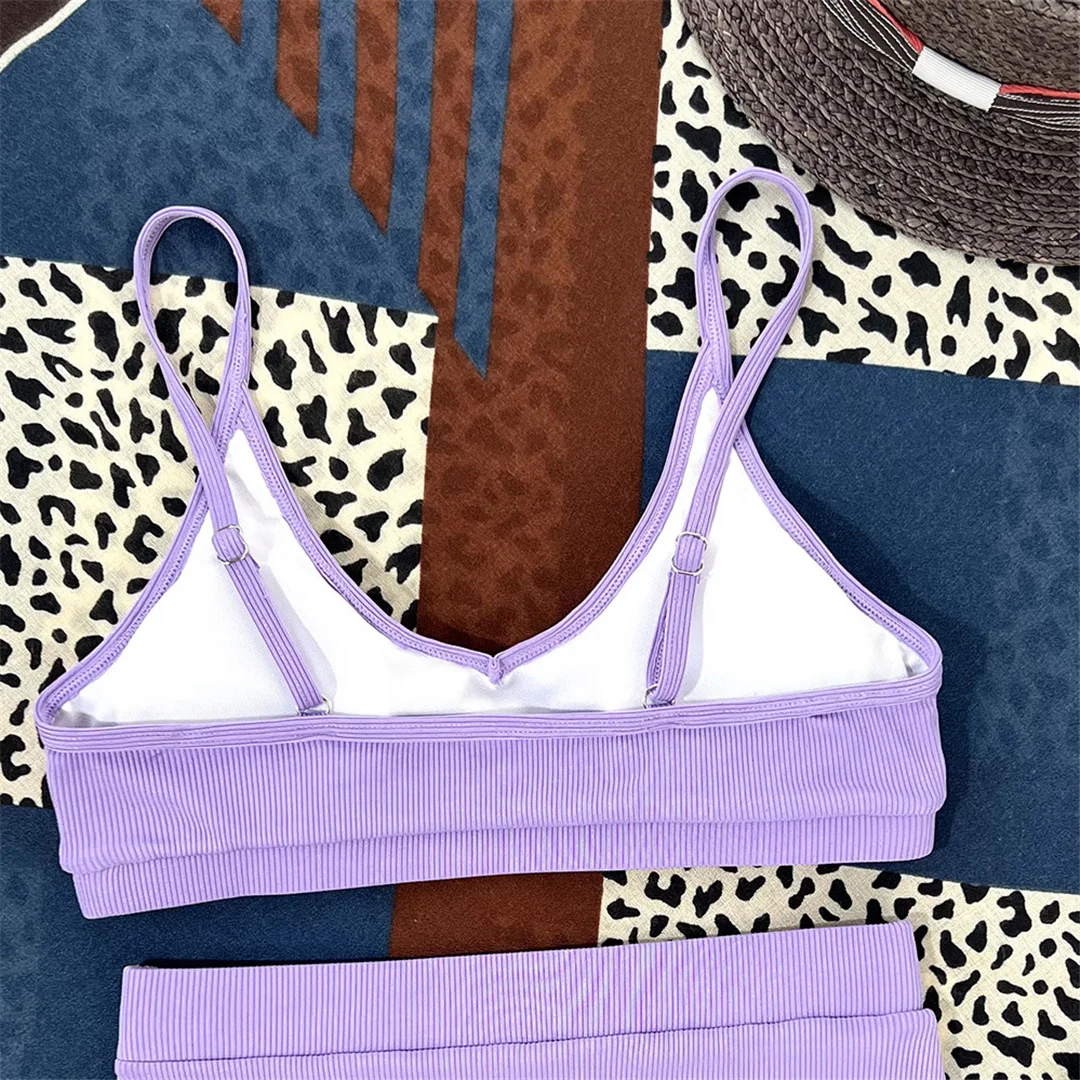 Neuer, gerippter, gepolsterter Bikini mit hoher Taille in 4 Farben, Damen-Badeanzug, zweiteiliges Bikini-Set, Badebekleidung, Badeanzug, Modell V3768. – Detail 18