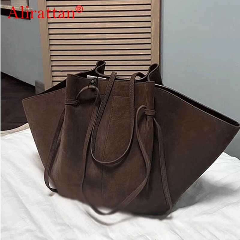 

Alirattan 2026 New Women's Large Capacity Leather Hand-Held Bag Pleated Underarm Bag Casual Fashionable One Shoulder Bag