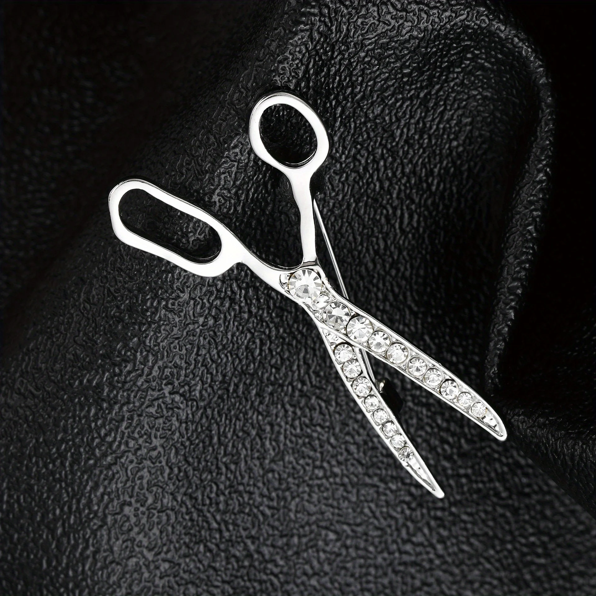 SKEDS Creative Fashion Scissors Rhinestone Elegant Brooch Badges for Women Men Unique New Design Corsage Pin