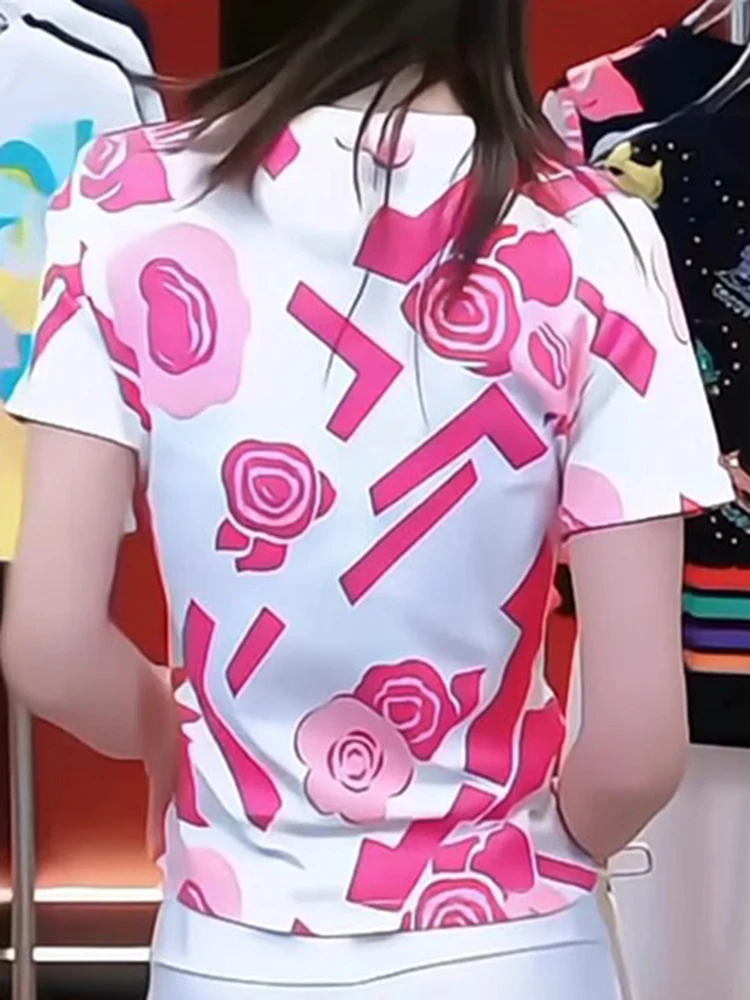 เสื้อยืดแขนสั้นพิมพ์ลาย rhinestone ดอกไม้แขนสั้นที่ทันสมัยและมีเอกลักษณ์ของผู้หญิงในช่วงฤดูร้อนปี 2025 พร้อมเสื้อลําลองที่อ่อนเยาว์