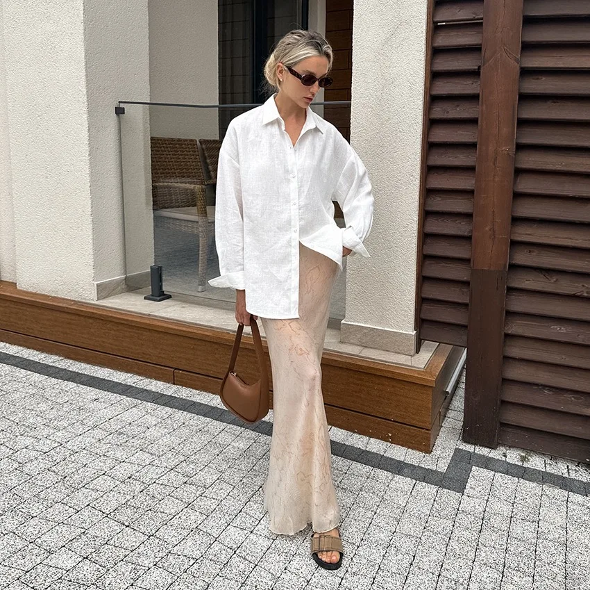 

2025 Spring and Autumn Women's Loose Shirt, paired with a lazy long sleeved cardigan design, suitable for commuting