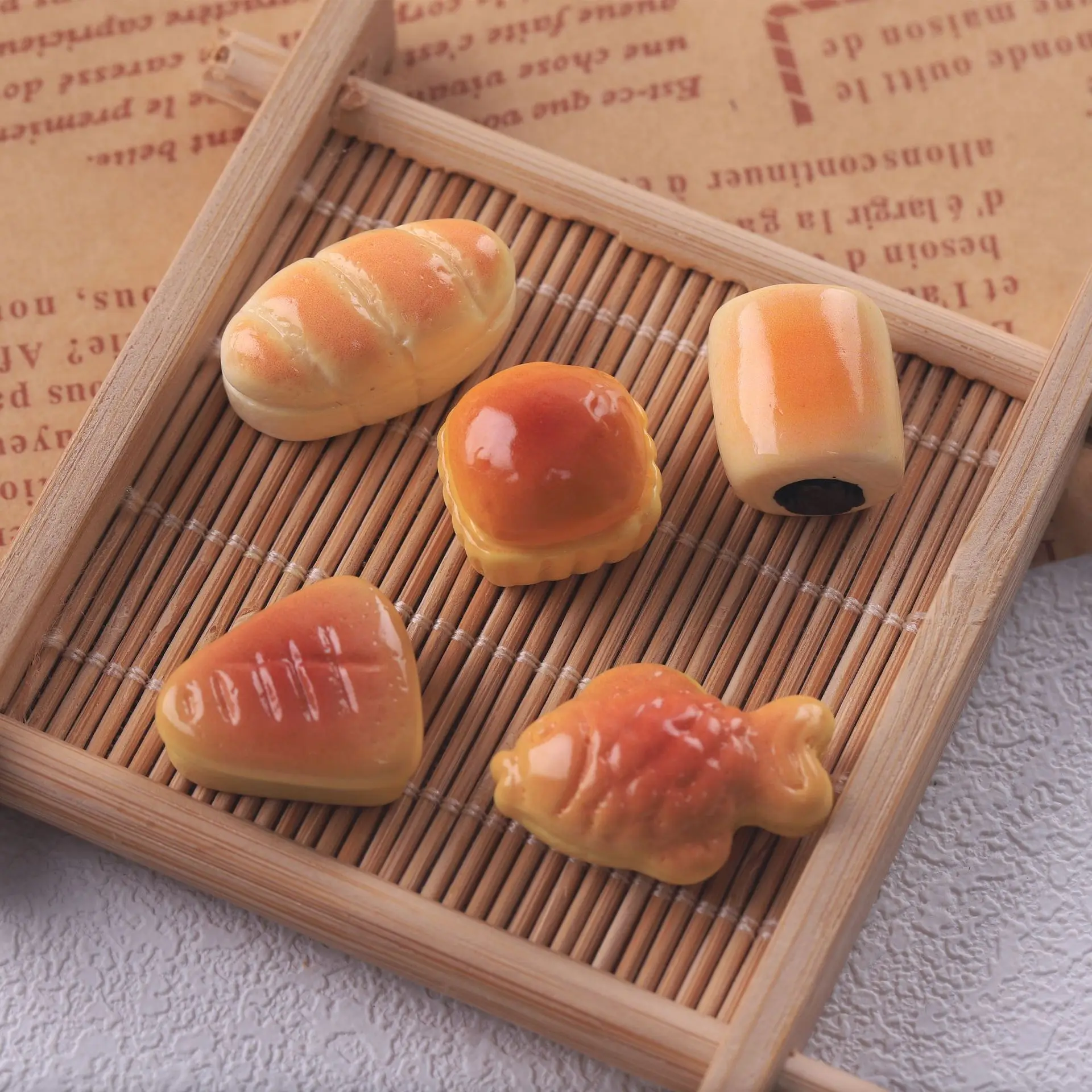 3pcs Mini Red Bean Paste Rolls Bread Fish Shaped Bread Dessert Kitchen Scene Dollhouse DIY Resin Doll Accessories Decorations
