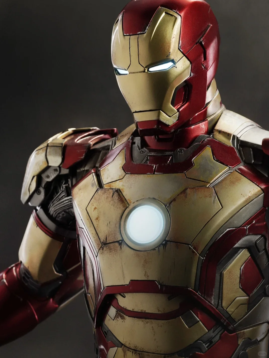 

New Product In Stock 1/4 Brand New Marvel Iron Man Mk42 Statue In Red And Gold Color Scheme Super Cool With Luminous Effect