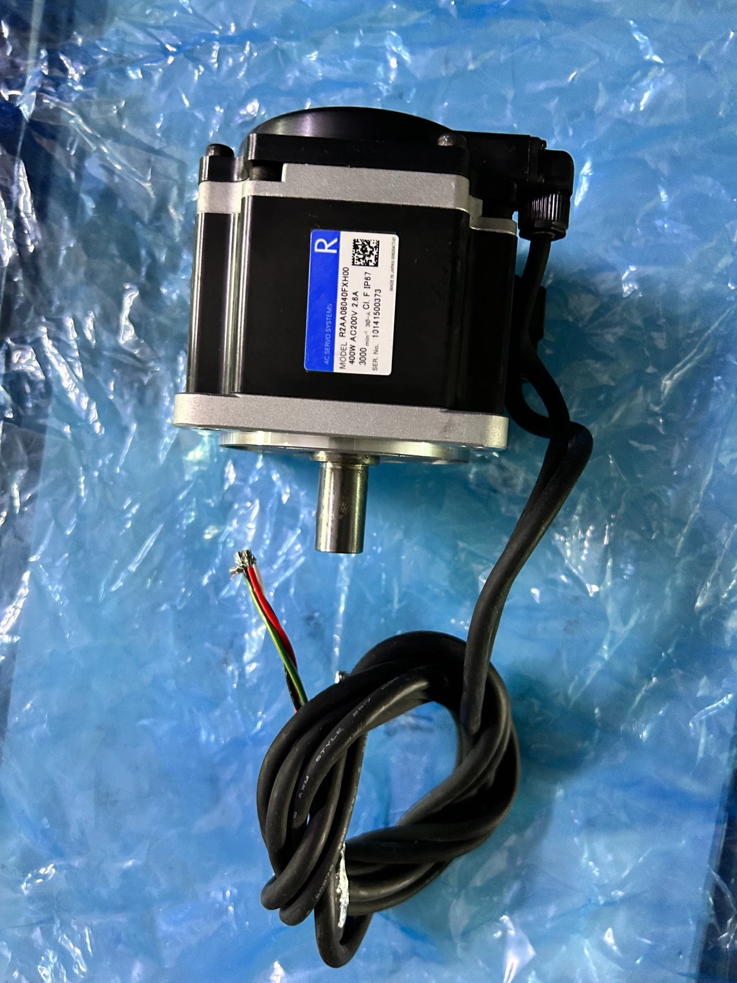 For*-New in Box Industrial R-series AC Servo Motor R2AA08040FXH00 400W 80mm Square Flange Incremental Encoder Without Brake/.