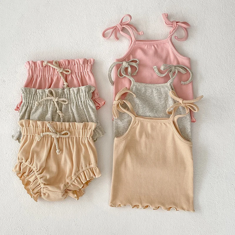 

Новинка 2026 года: Летний комплект одежды для девочек 0-24 месяцев – безрукавка однотонного цвета + шорты-полукальсоны. Костюм для малышек.