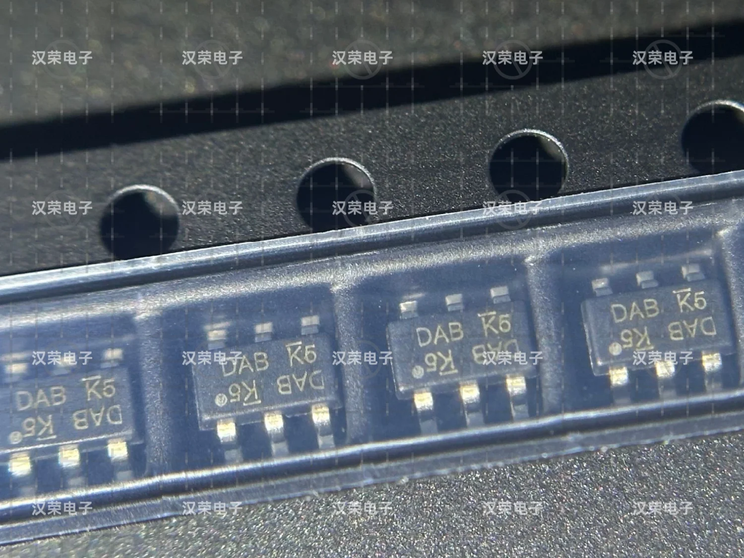 DMN5L06DMK-7 DMN5L06DMK-13  DAB   2 N-channel 50V 305mA MOSFET, packaged in SOT23-6