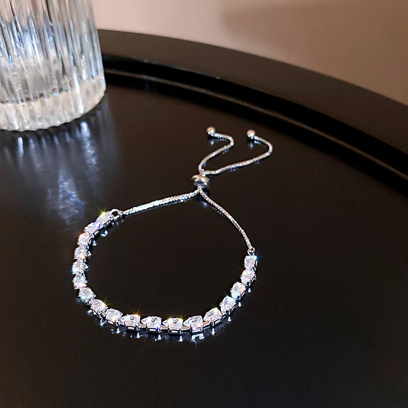 2023 New Online Red Hand Jewelry Wholesale High Grade Light Luxury Pull Design Geometric Crystal Adjustable Bracelet Geometric image 3