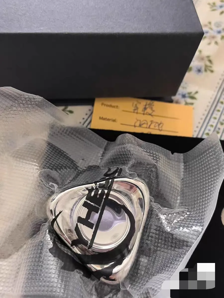 Used yh shuttle (through) gyro EDC toy