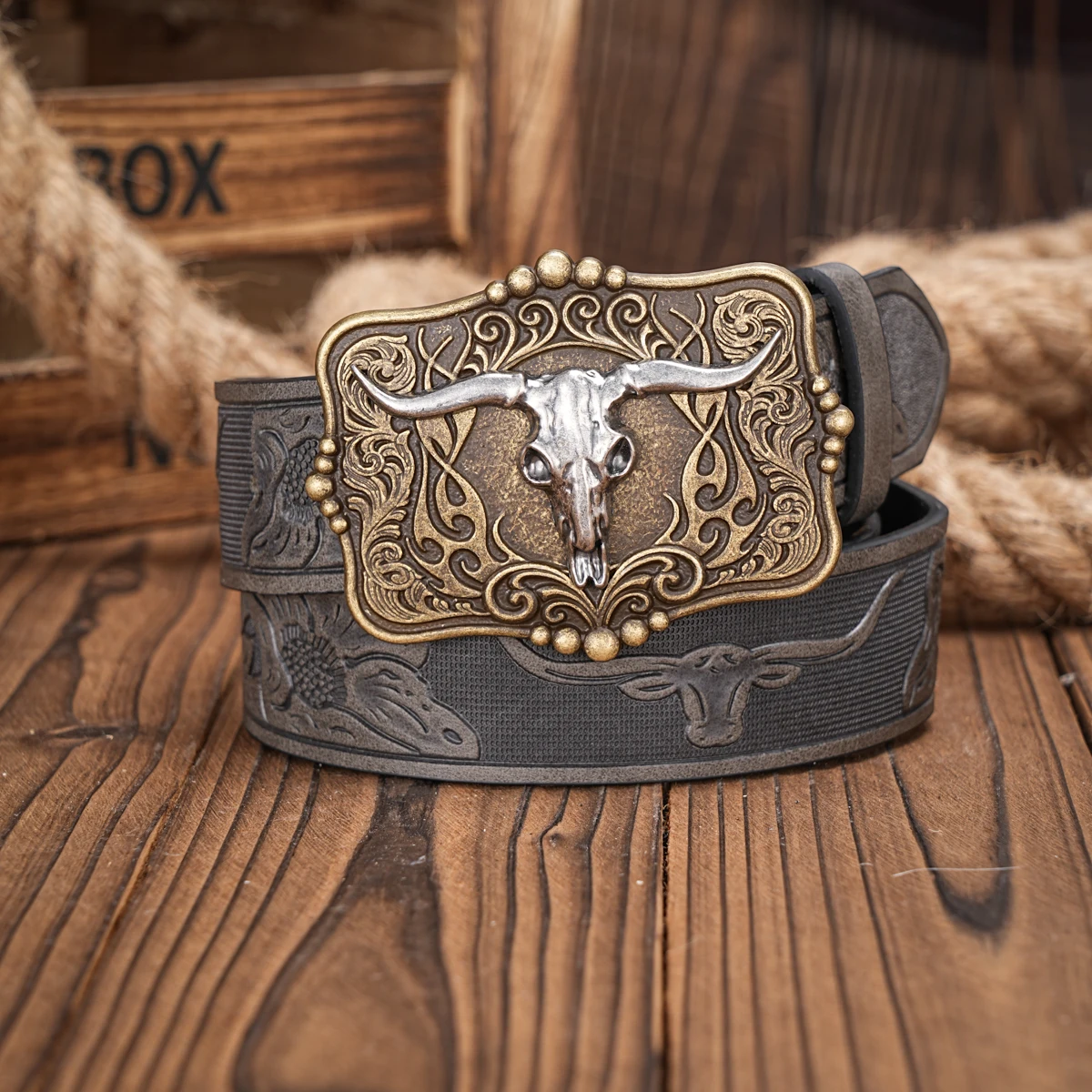 A men\'s and women\'s casual retro belt Western style! PU leather belt with metal buckle, suitable for daily work wear