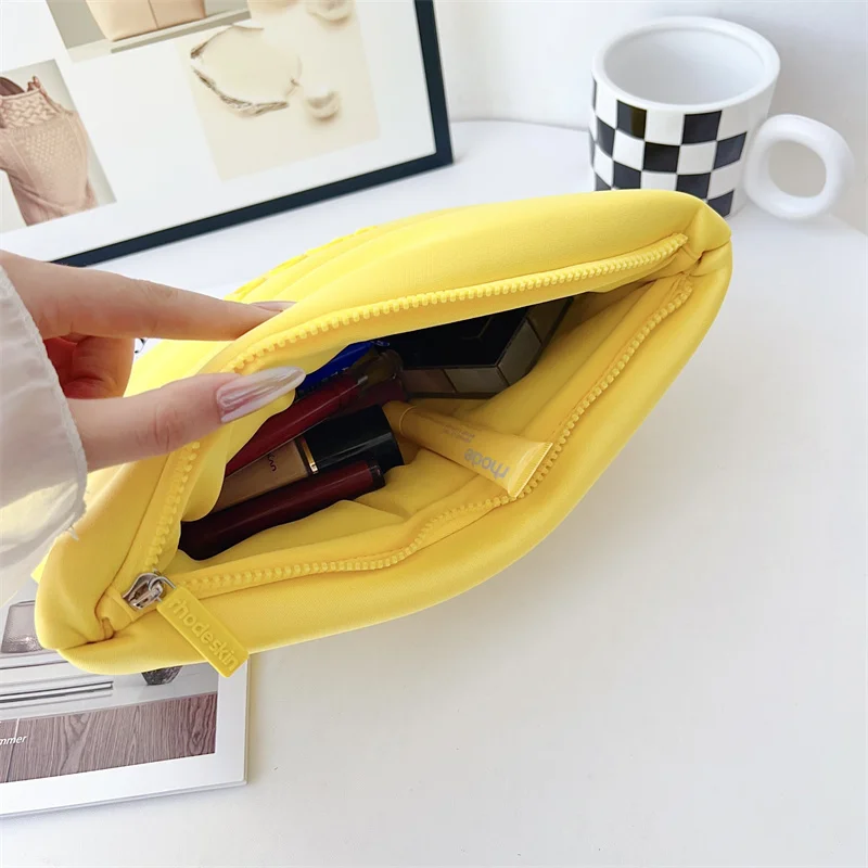 مجموعة هدايا مكياج رود لهاتف آيفون 17 اير 11 12 13 14 15 16 17 برو ماكس حافظة من السيليكون السائل الفاخر + حقيبة مستحضرات التجميل + أحمر الشفاه