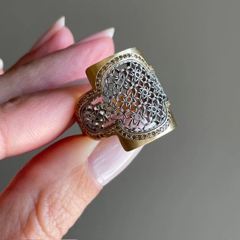 Luxury Two-tone Hollow Synthetic Gemstone Ring Copper Material Women Jewelry Ring For Banquet