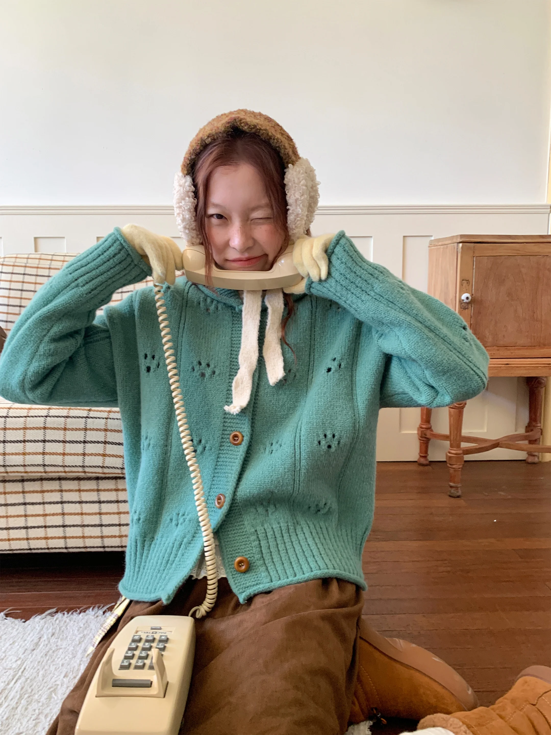 

Galaxy Soda Claw Hollow out Knitted Sweater Cardigan Women's Autumn Lazy Gentle Korean Sle Single Piece Outerwear