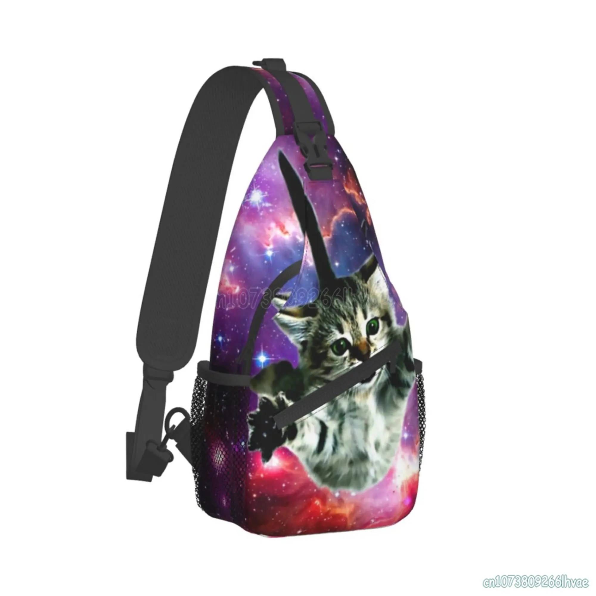 Galaxie Raum Katze hält eine Hot Dog Schulter tasche Brusttasche lustige Cross body Sling Rucksack Reise Wandern Tages rucksack für Casual Sport