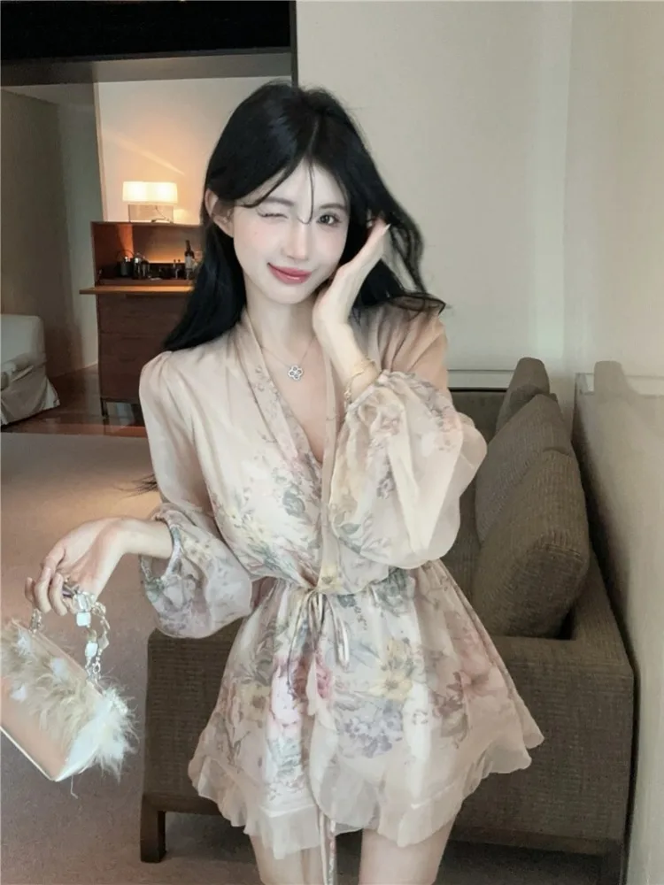 

Retro V-Neck Chiffon Waist Cinched Lace Trim Dress Women's Tea Break Fashionable Lantern Sleeve Slim Short Skirt Early Autumn