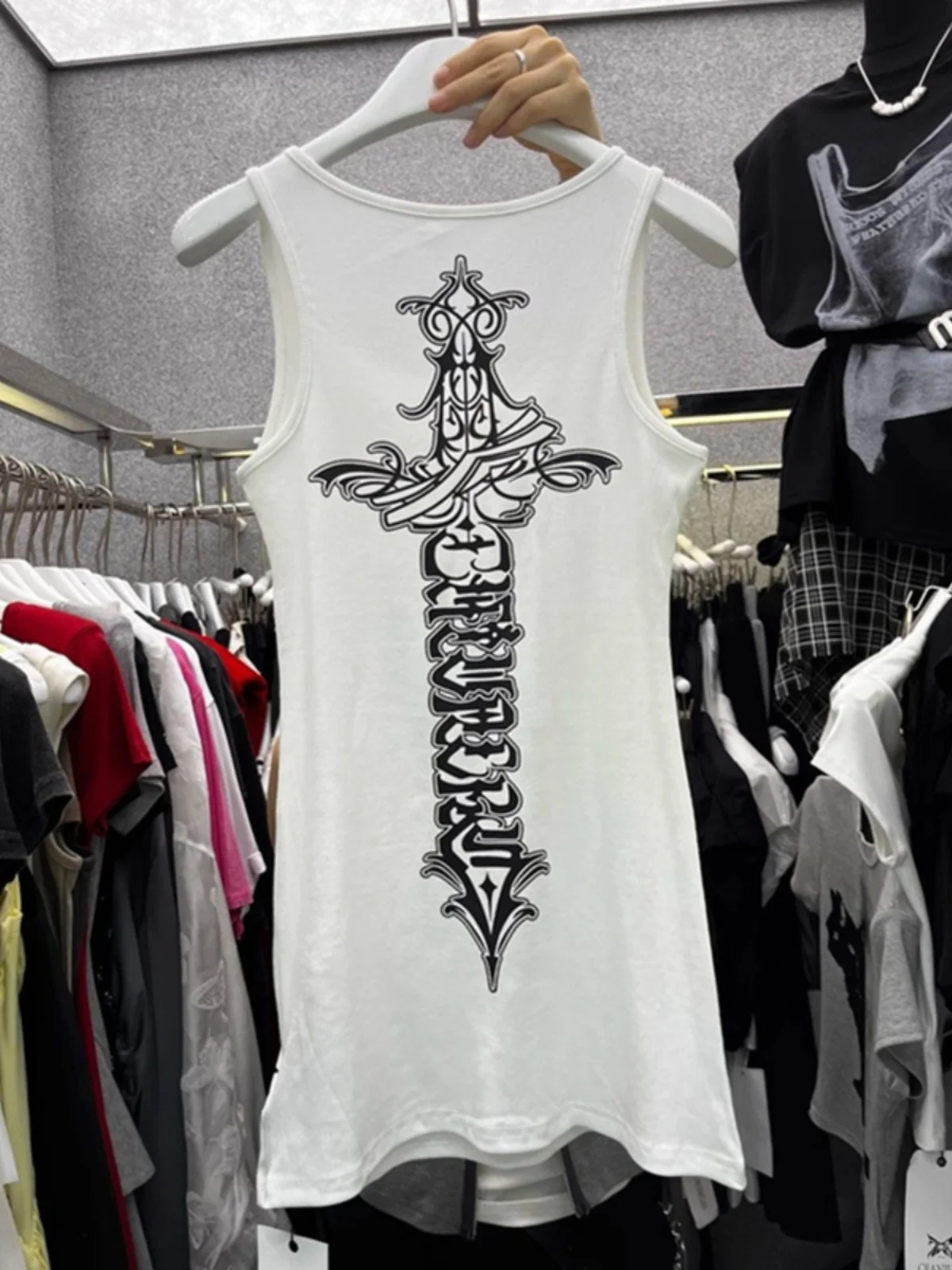 الصيف المرأة المطبوعة Csole تانك القمم بسيط Sli ملابس داخلية فتاة ساخنة متوسطة طول تي شيرت المرأة Faion سترة