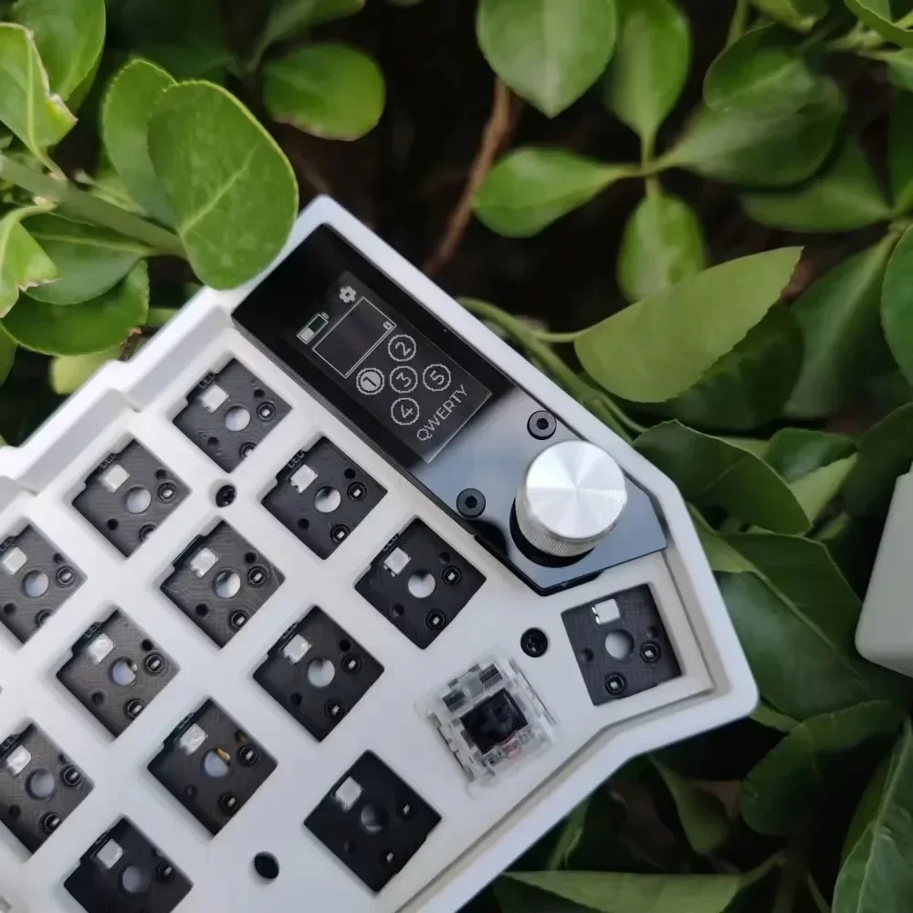 

New Corne Split Keyboard Nice! view Screen Zmk Solution Wireless Bluetooth Mechanical Keyboard Dual-Mode Roller and Rocker