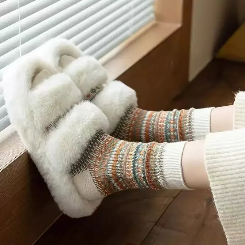 

5Pairs Sports Fuzzy Athletic Winter Thickened Pile Sock Autumn Winter Ethnic Style Thick mid-calf Retro Women Wholesale B7W147