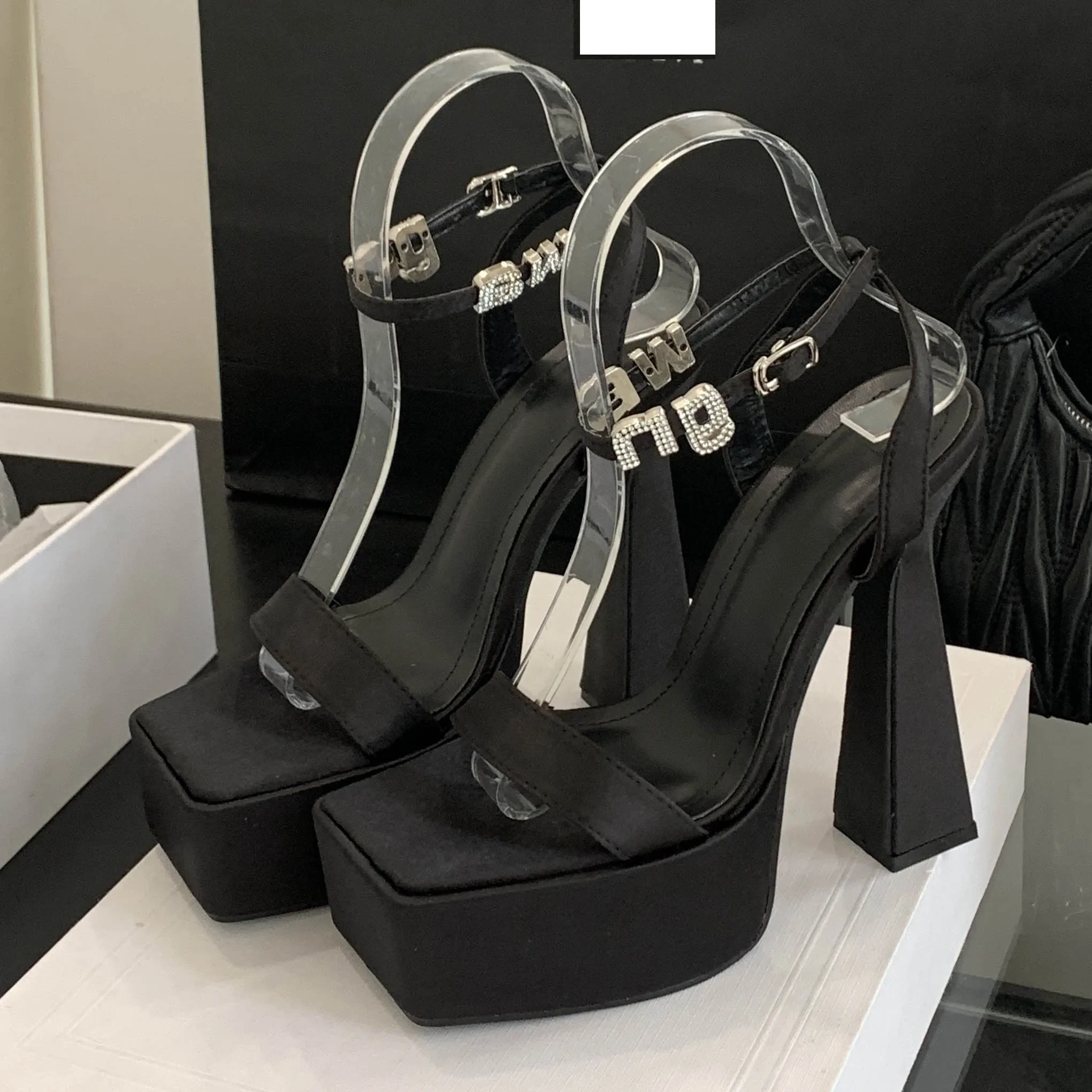 Eilyken الصيف المصارع كريستال مشبك حزام النساء الصنادل موضة ساحة تو حذاء بكعب سميك أحذية نسائية Zapatillas De Mujer