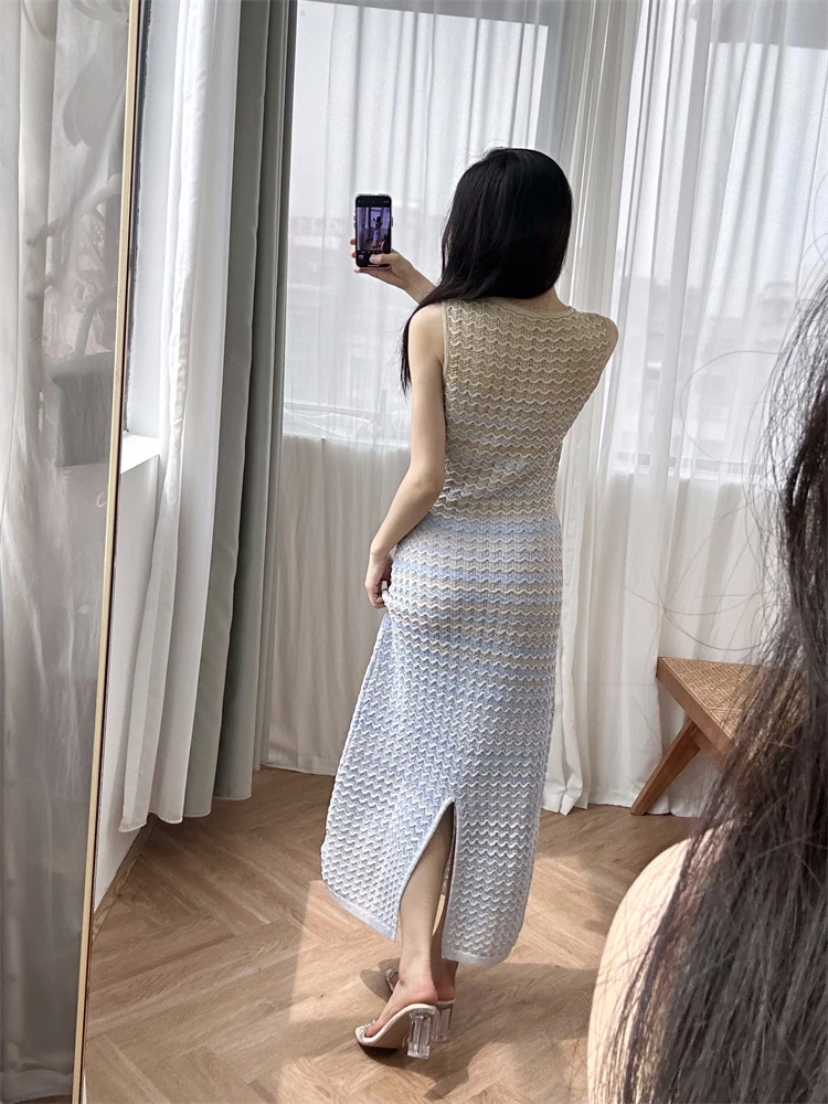 Novedad de verano, vestido de punto a rayas degradadas a la moda para mujer, vestido francés elegante sin mangas con huecos, vestido largo informal para vacaciones