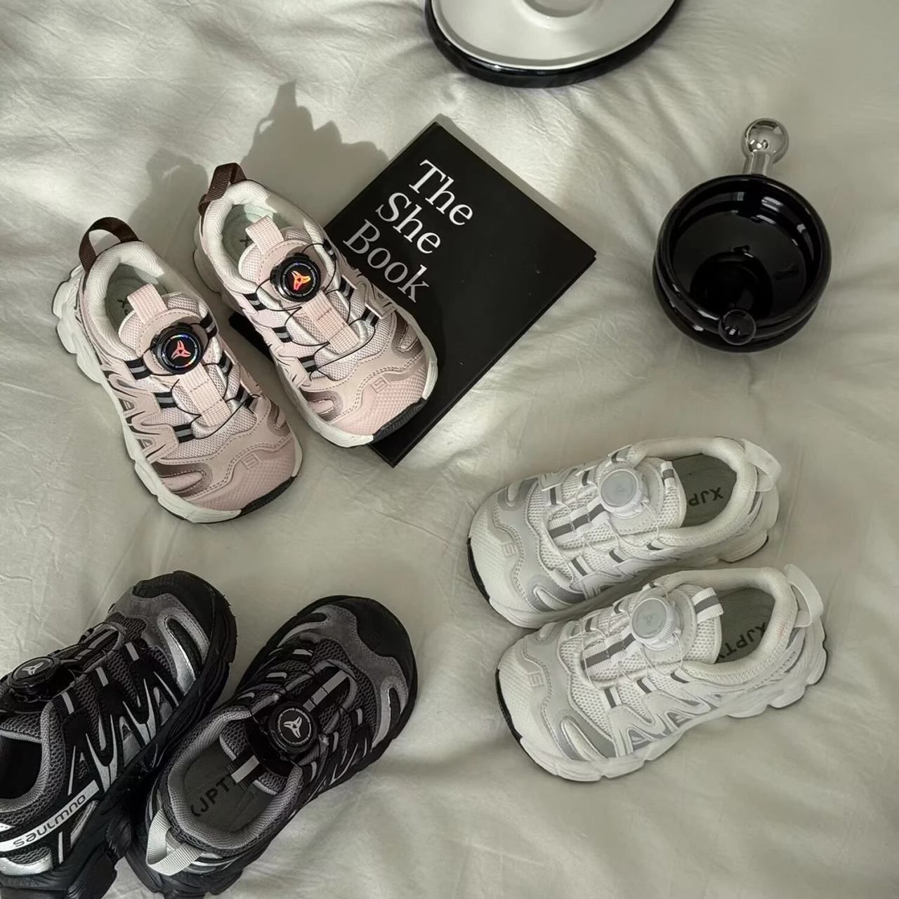 

Children's Outdoor Sports Shoes 2025 Autumn New Rotating Buckle Boys Outdoor Mountaineering Shoes Girls Soft Sole Fashion Casual