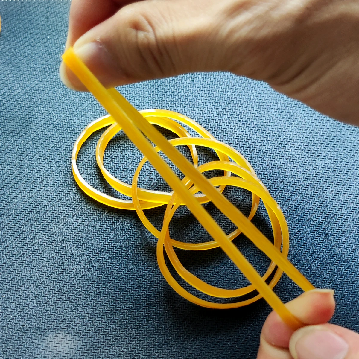 100pcs Yellow Nature Rubber Bands Industrial Ring Elastic Rubber Band Office Rubber Ring Strong Elastic Bands Stationery Holder