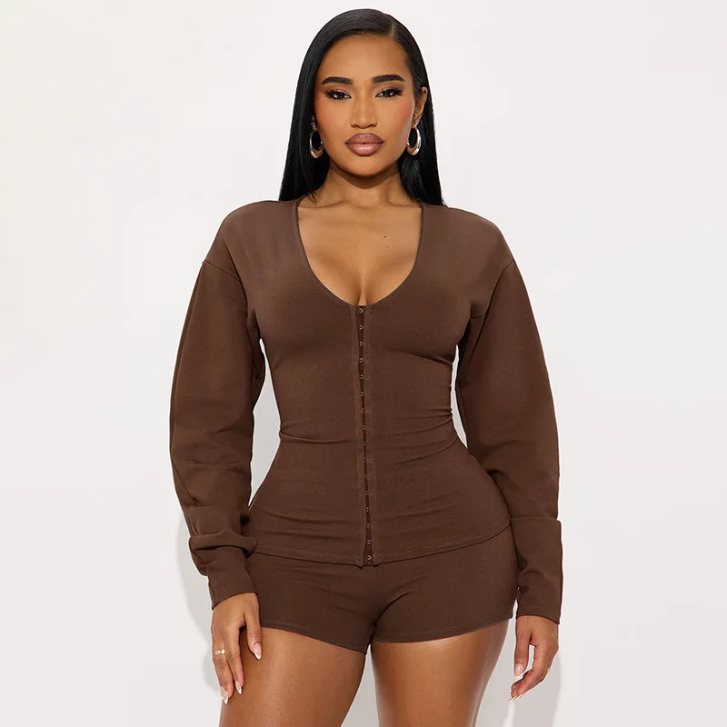 セクシーなブラウストップと上品なツーピースパンツセット、パーティーコーデ、レディースショートパンツ、2025秋冬服、エレガントなツーピースパンツセット