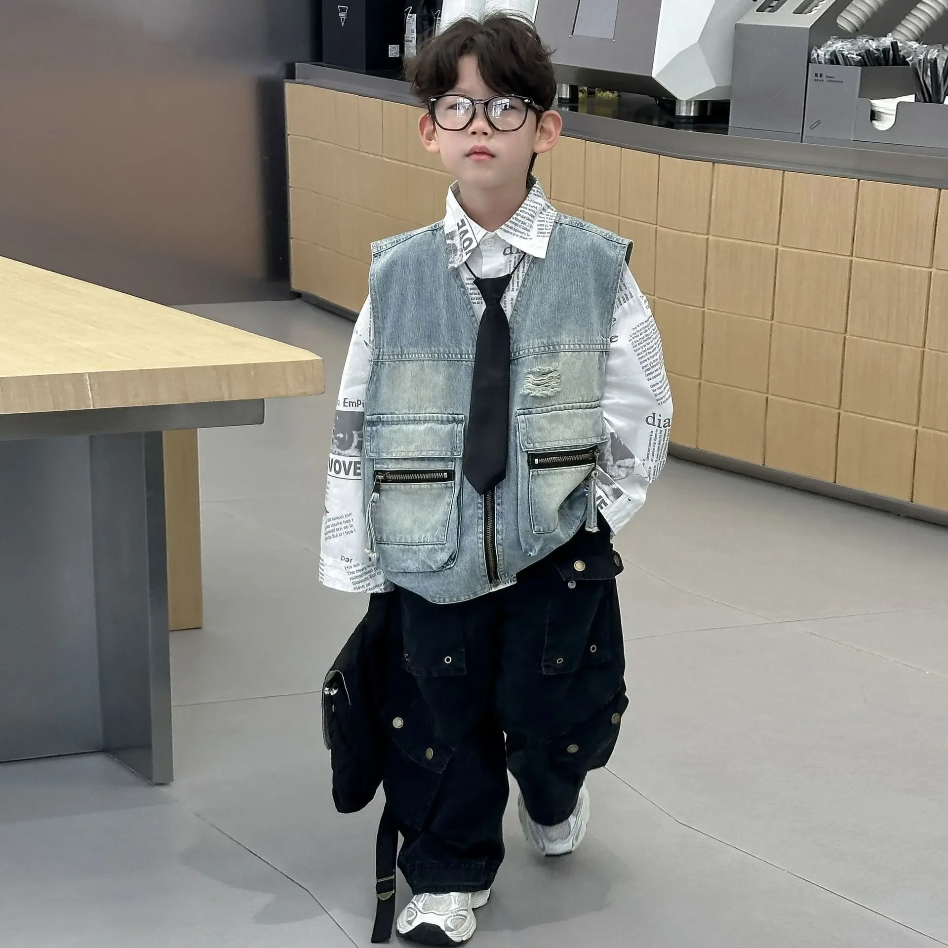 Boys' Newspaper Shirt 2025 Spring New Children's Korean Edition Handsome Shirt Children's Versatile Collar Top